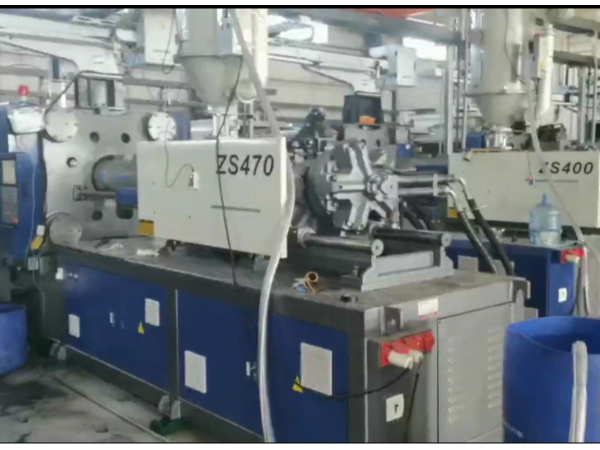 勝岳PVC管件注塑機客戶生產(chǎn)現(xiàn)場