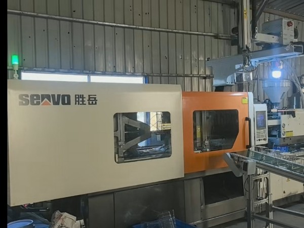 勝沃注塑機PET機器收納盒產品現(xiàn)場