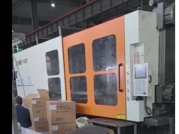 勝沃注塑機比亞迪汽車配套產品生產現(xiàn)場