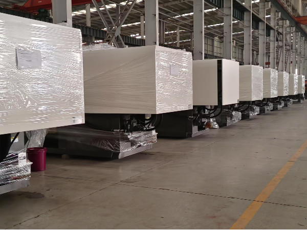 220T勝沃注塑機發(fā)往越南